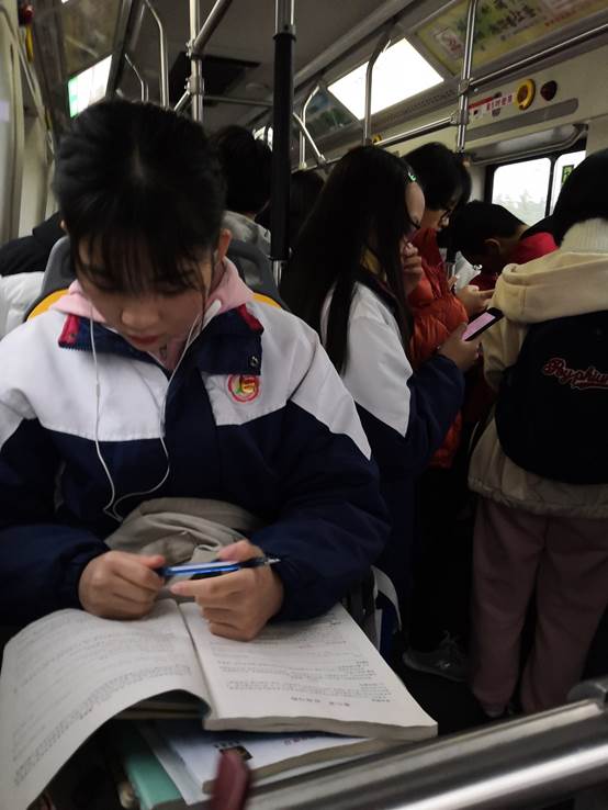 说明: F:\18-19学年第一学期\2019年高职高考\考试\照片\2.jpg